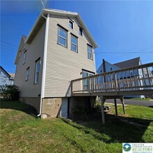 202 W Pennsylvania Ave in Pen Argyl, PA - Building Photo - Building Photo