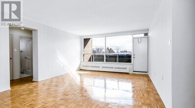 1219 Dundas St W in Mississauga, ON - Building Photo - Building Photo