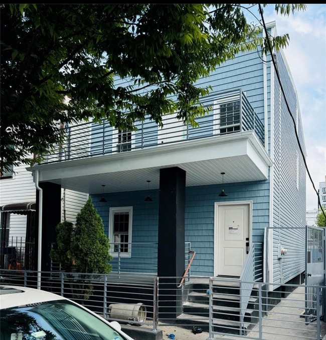 401 Linwood St, Unit #1 in Brooklyn, NY - Foto de edificio - Building Photo