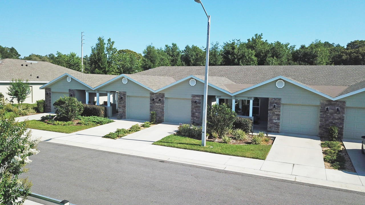 Garden Villas in Zephyrhills, FL - Building Photo