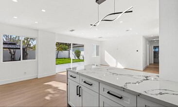 7827 Hesperia Ave in Los Angeles, CA - Building Photo - Building Photo