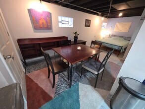 3921 E Layton Ave, Unit Lower in Cudahy, WI - Foto de edificio - Building Photo