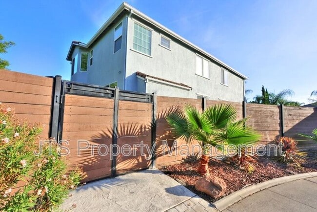 5602 Jerry Litell Way in Sacramento, CA - Building Photo - Building Photo