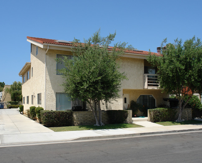 16891 Hoskins St in Huntington Beach, CA - Foto de edificio - Building Photo