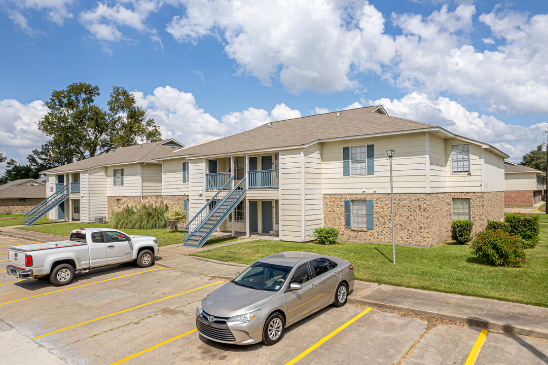 Laurel Oak Village in Lake Charles, LA - Building Photo