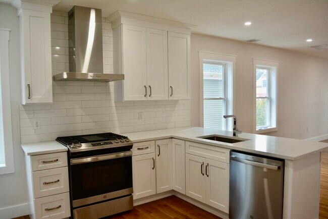 12 Whitford St in Boston, MA - Building Photo - Building Photo