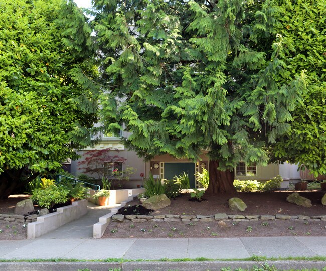 2428 W 2nd Ave in Vancouver, BC - Building Photo - Primary Photo