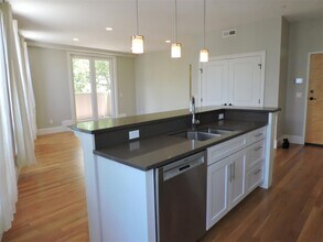 166 Hampshire St, Unit 3 in Cambridge, MA - Building Photo - Building Photo