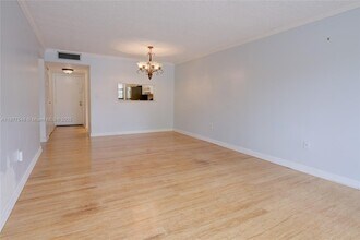 10835 SW 112th Ave in Miami, FL - Building Photo - Building Photo
