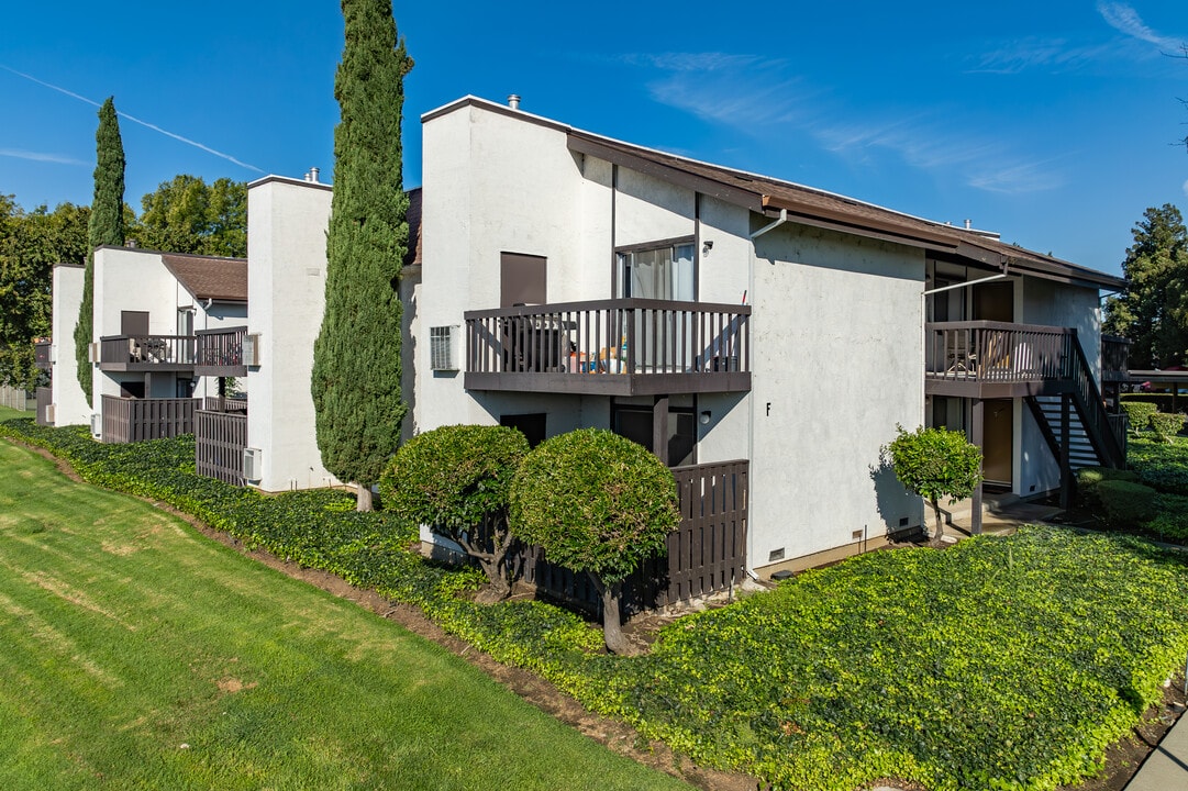 Country Club Apartments in Fairfield, CA - Foto de edificio
