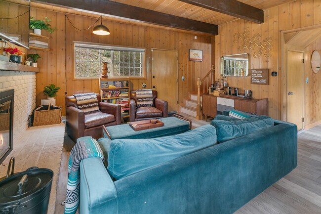 332 Fairway Dr in Lake Arrowhead, CA - Building Photo - Building Photo
