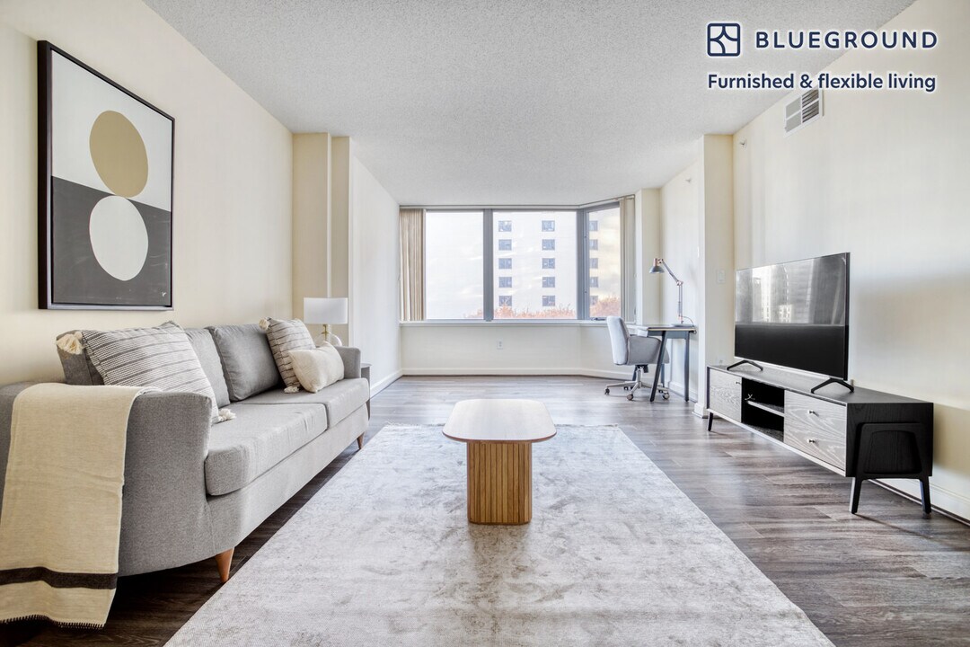 4835 Cordell Ave in Bethesda, MD - Building Photo
