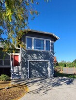 1614 28th St in Anacortes, WA - Building Photo