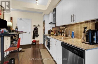 352 Front St W in Toronto, ON - Building Photo - Building Photo