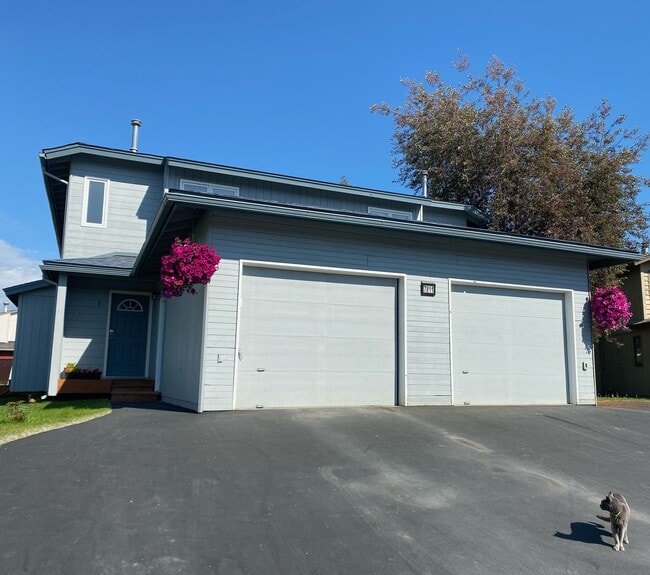 7811 Mayfair Dr in Anchorage, AK - Building Photo - Building Photo
