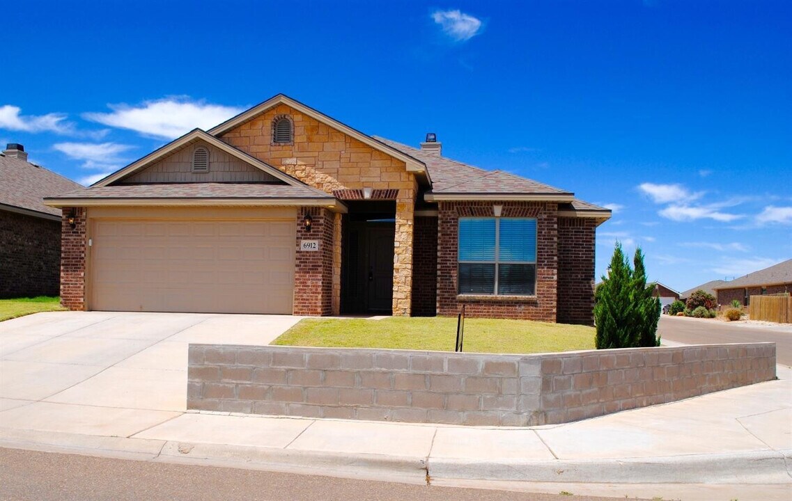6912 97th St in Lubbock, TX - Building Photo