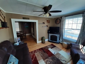 164 Court St in Bangor, ME - Foto de edificio - Building Photo