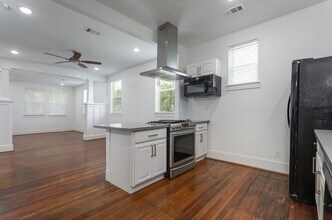 2311 Lee St in Houston, TX - Building Photo - Building Photo