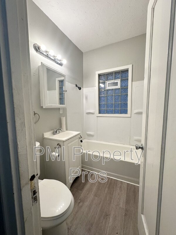 2525 N 45th St in Milwaukee, WI - Building Photo - Building Photo