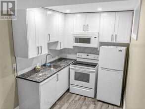 133 Meadowvale Dr in Toronto, ON - Building Photo - Building Photo