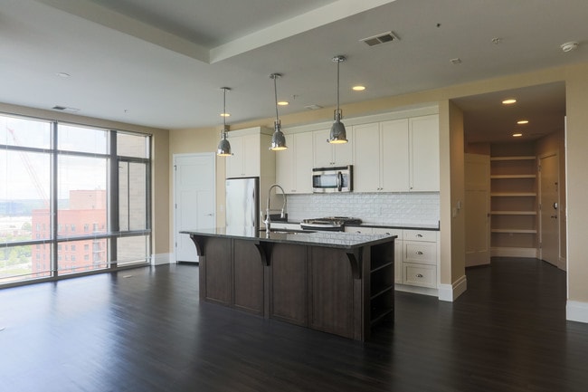 Bell at the Pike in North Bethesda, MD - Building Photo - Interior Photo