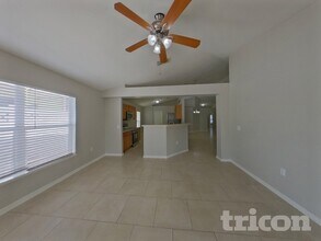 1304 Alhambra Crest Dr in Ruskin, FL - Foto de edificio - Building Photo