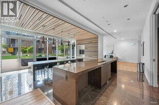 6080 McKay Ave in Burnaby, BC - Building Photo