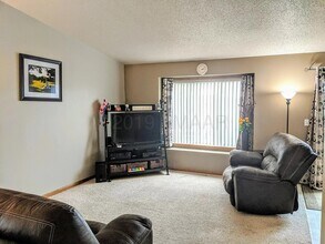 1019 35th Ave S in Moorhead, MN - Foto de edificio - Building Photo