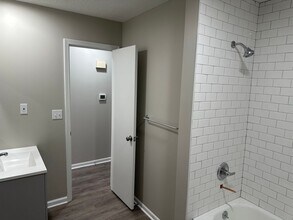 16720 MO-45 in Parkville, MO - Building Photo - Building Photo