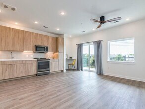 4802 S Congress Ave in Austin, TX - Building Photo - Building Photo