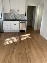 74 Granada Ave, Unit 74A in Long Beach, CA - Building Photo - Building Photo