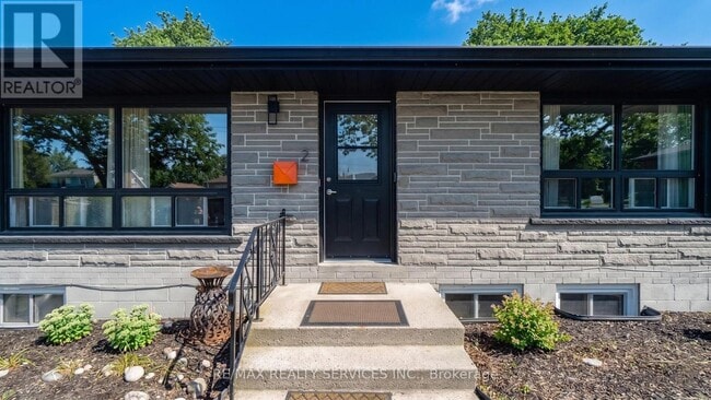 property at 402 Elizabeth St