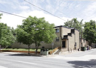 Courtyard on Vine in Denver, CO - Building Photo - Building Photo