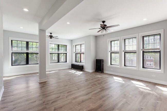 1062 W Glenlake Ave in Chicago, IL - Foto de edificio - Building Photo