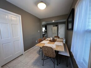 81 Morton Ave, Unit 2 in Medford, MA - Foto de edificio - Building Photo