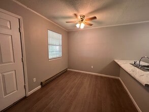 235 Corona St, Unit 302 in Winston-Salem, NC - Foto de edificio - Building Photo