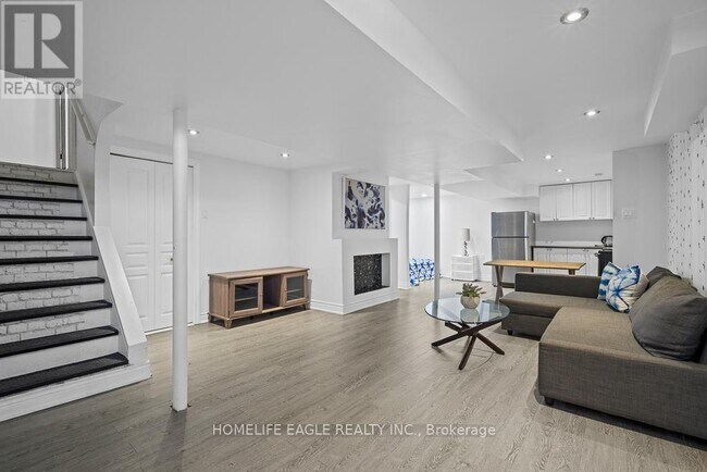 property at 98 Lowther Ave