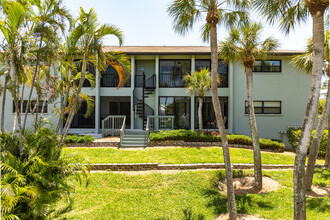 Island Village in Holmes Beach, FL - Foto de edificio - Building Photo