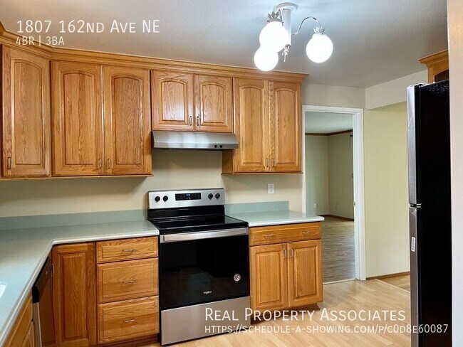 1807 162nd Ave NE in Bellevue, WA - Building Photo - Building Photo