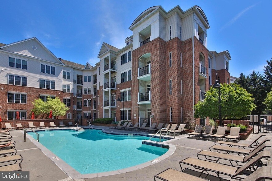 300 W Elm St, Unit 2233 in Conshohocken, PA - Building Photo