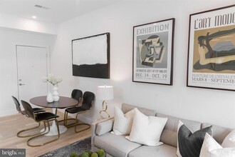 5230 Georgia Ave NW, Unit 203 in Washington, DC - Foto de edificio - Building Photo