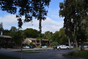 1662 Spring Garden Ct in Holly Hill, FL - Building Photo