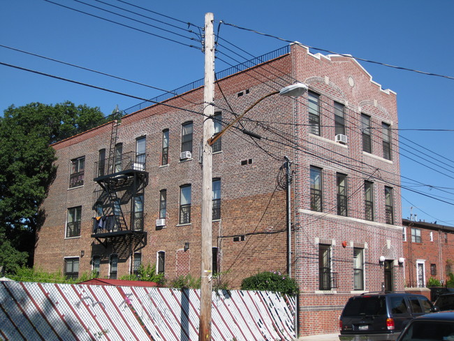 526 Elton St in Brooklyn, NY - Building Photo - Building Photo