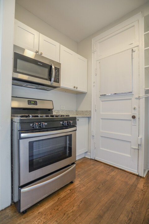 5751 S Austin Ave, Unit #2 in Chicago, IL - Building Photo