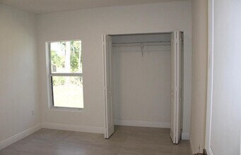 5224-5226 29th St SW in Lehigh Acres, FL - Building Photo - Building Photo