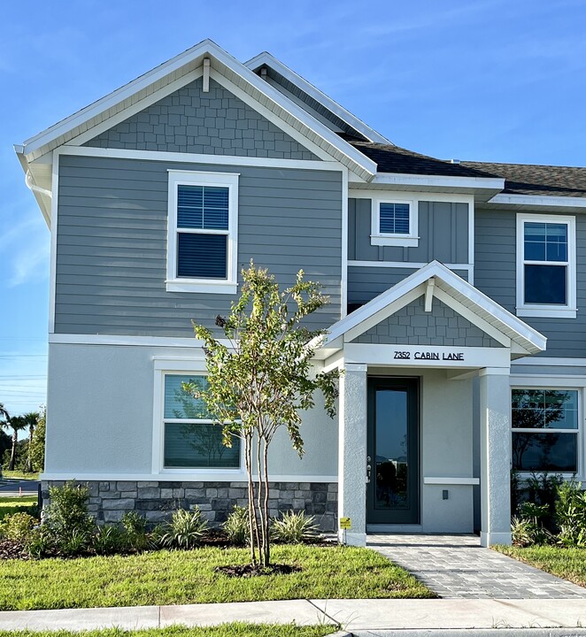 7352 Cabin Ln in Sarasota, FL - Foto de edificio
