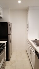 6525 Woodley Ave, Unit 104 in Van Nuys, CA - Foto de edificio - Building Photo