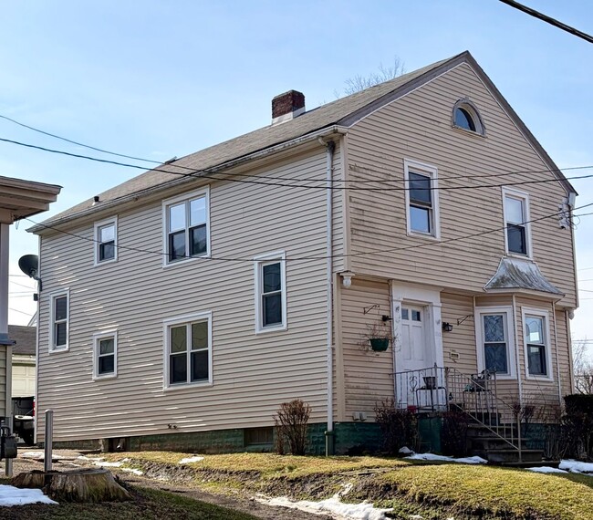 property at 1652 Roosevelt Ave