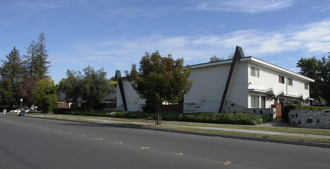 40414-40484 Grimmer Blvd in Fremont, CA - Building Photo - Building Photo