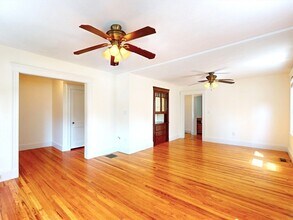 25 Charlotte Rd in Waltham, MA - Foto de edificio - Building Photo